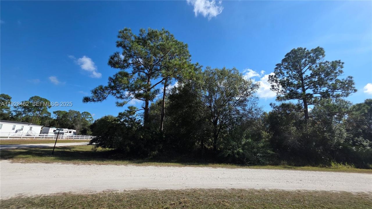 For Sale: $48,300 (1.06 acres)