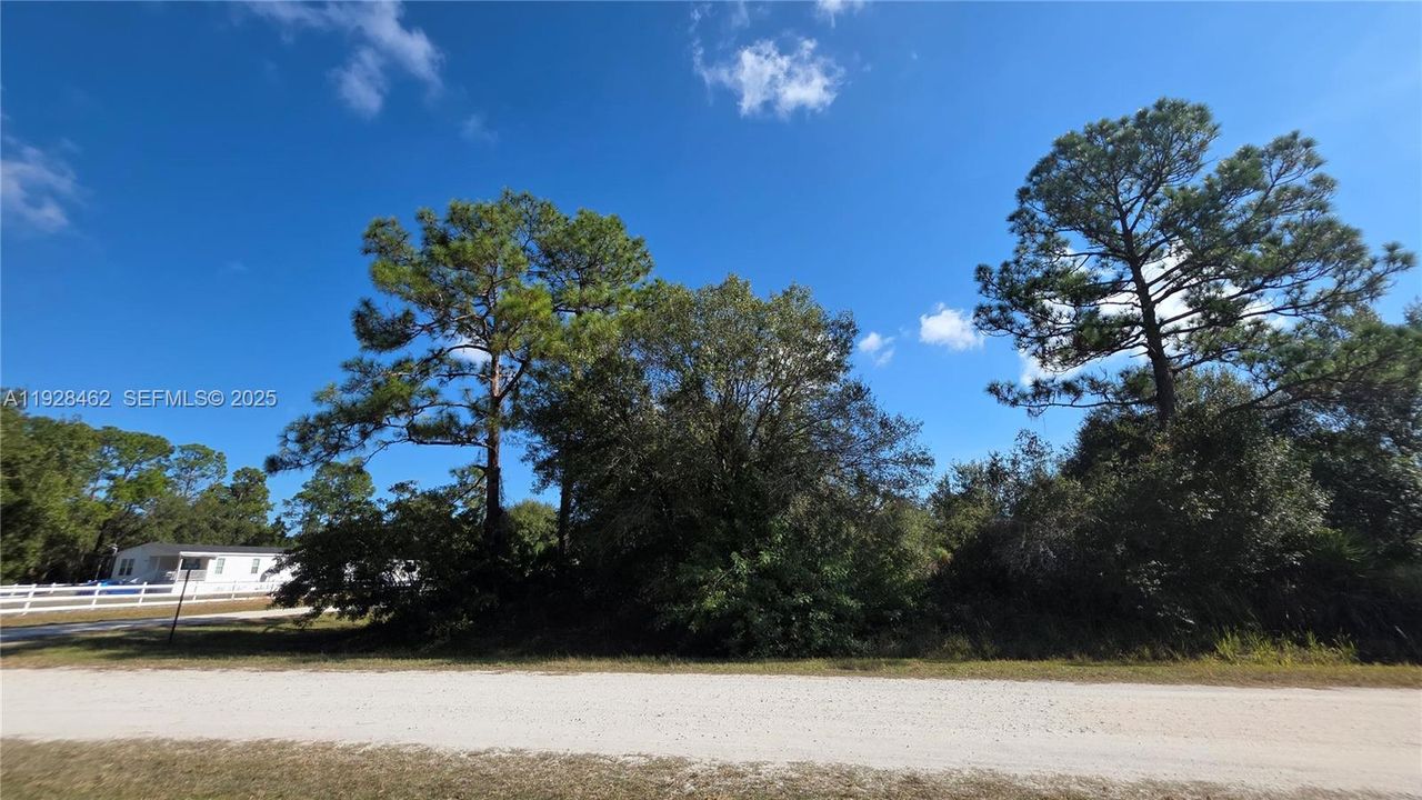 For Sale: $48,300 (1.06 acres)