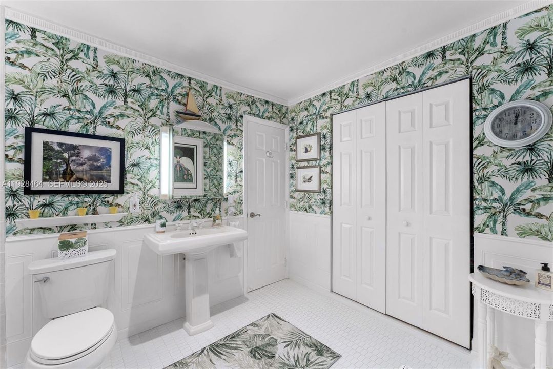 待售: $2,500,000 (4 贝兹, 3 浴室, 2482 平方英尺)