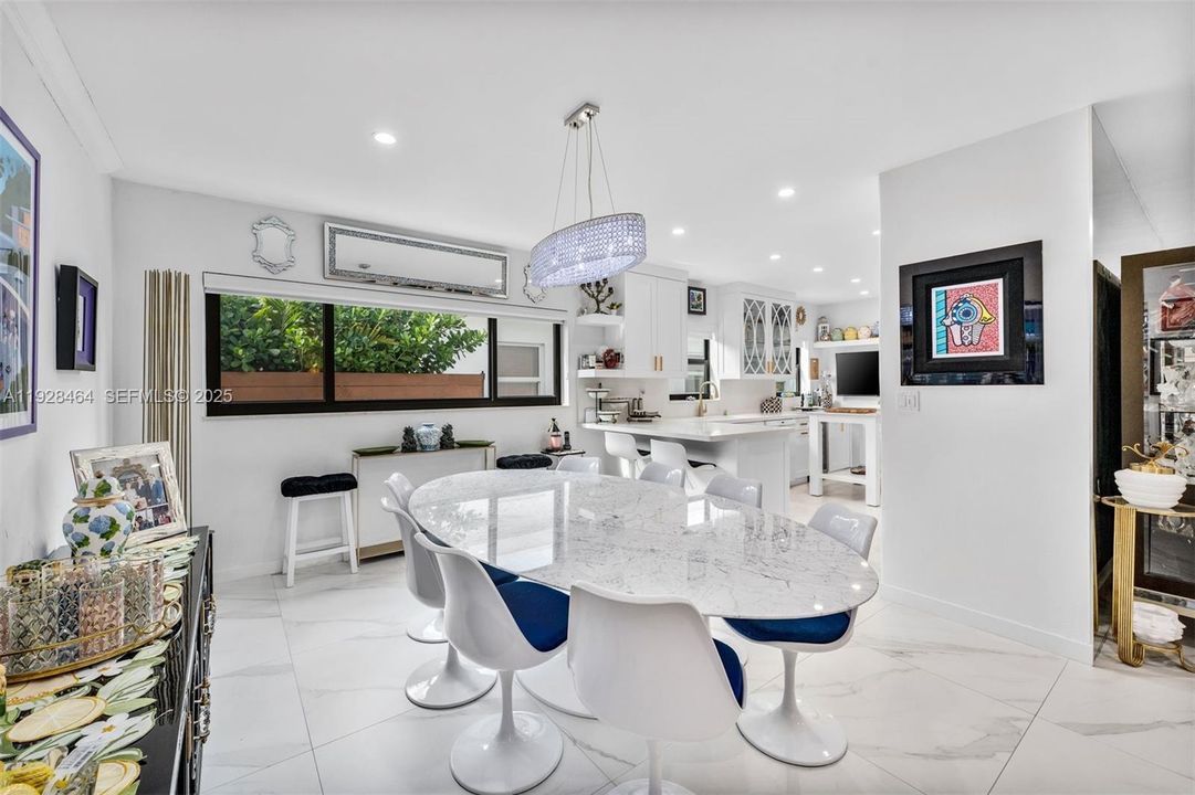 待售: $2,500,000 (4 贝兹, 3 浴室, 2482 平方英尺)