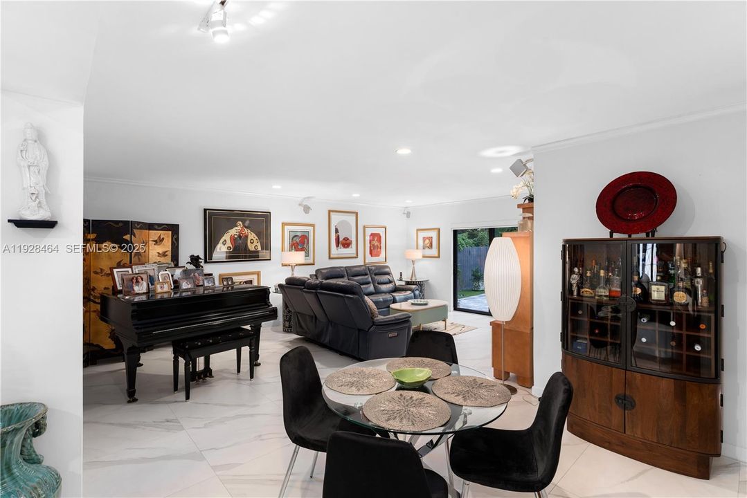 待售: $2,500,000 (4 贝兹, 3 浴室, 2482 平方英尺)