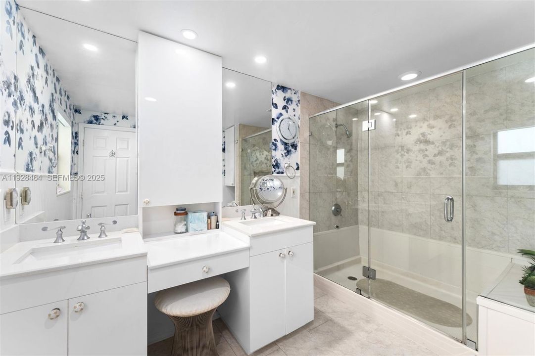 待售: $2,500,000 (4 贝兹, 3 浴室, 2482 平方英尺)