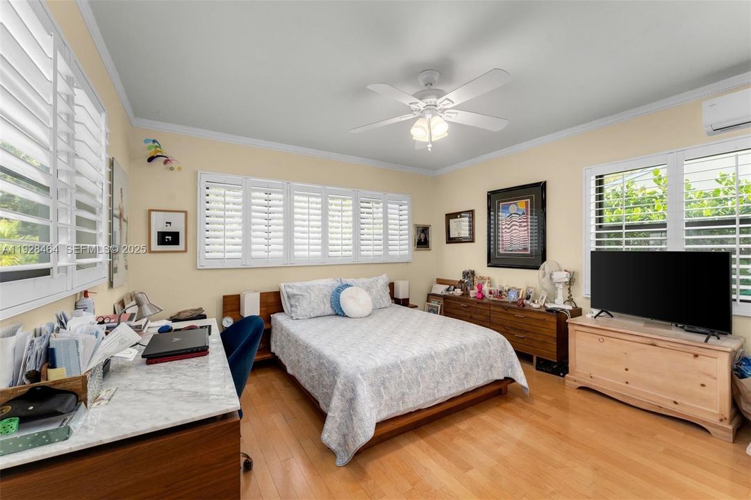 待售: $2,500,000 (4 贝兹, 3 浴室, 2482 平方英尺)