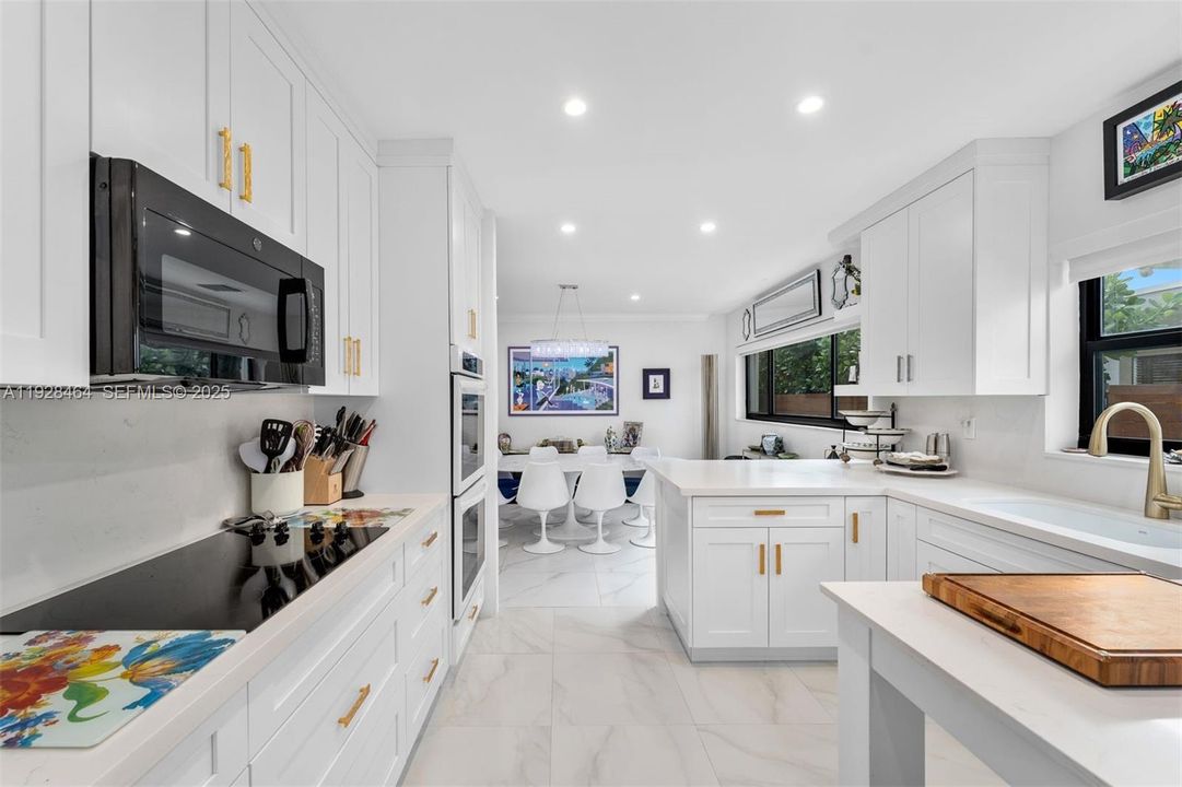 待售: $2,500,000 (4 贝兹, 3 浴室, 2482 平方英尺)