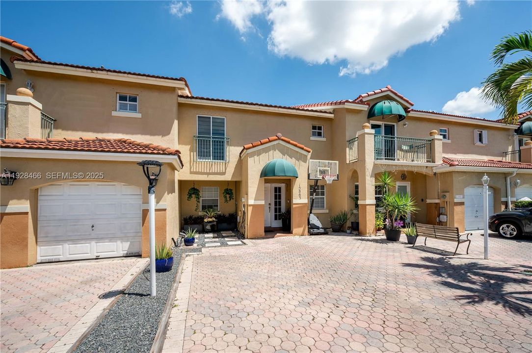 En Renta: $3,200 (3 camas, 2 baños, 1848 Pies cuadrados)