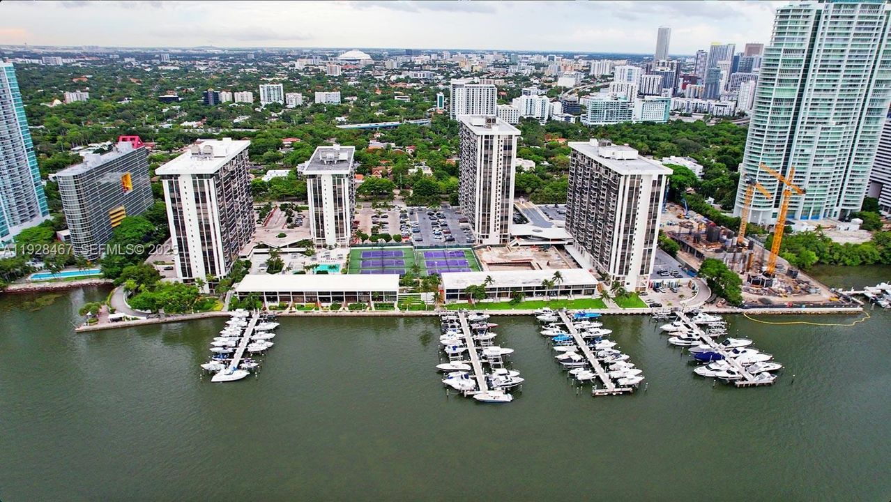 待售: $429,000 (1 贝兹, 1 浴室, 868 平方英尺)