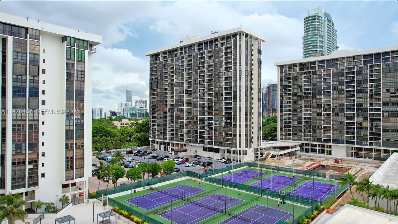 待售: $429,000 (1 贝兹, 1 浴室, 868 平方英尺)