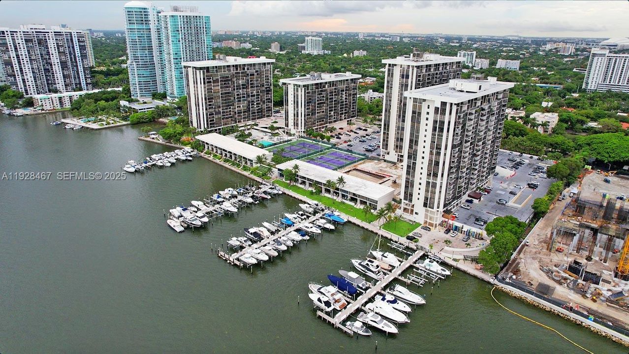 待售: $429,000 (1 贝兹, 1 浴室, 868 平方英尺)