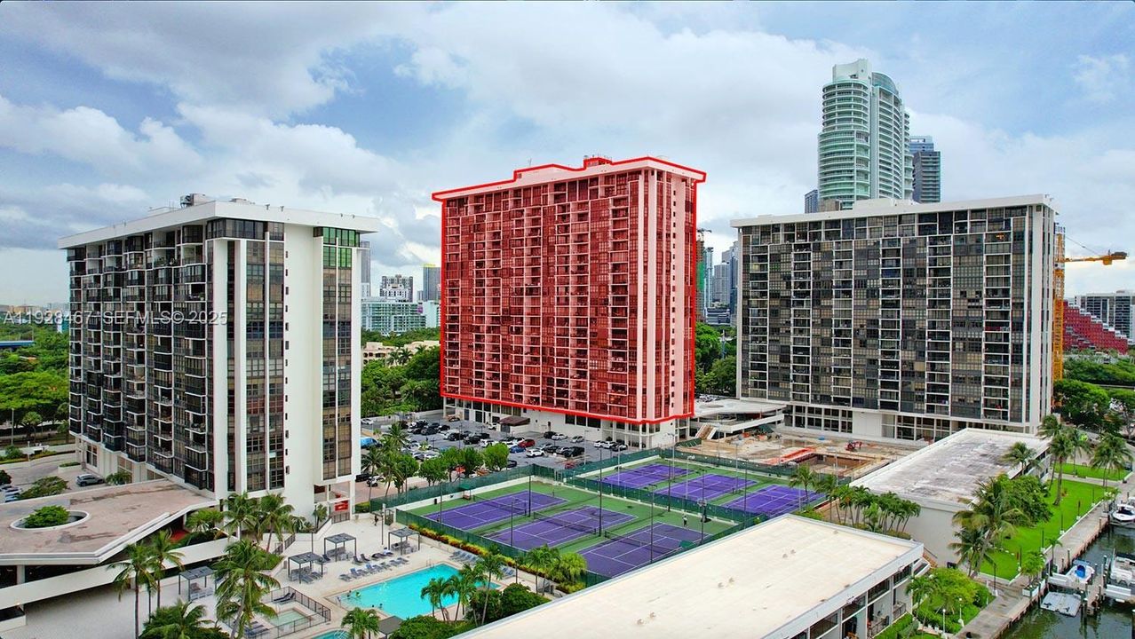 待售: $429,000 (1 贝兹, 1 浴室, 868 平方英尺)