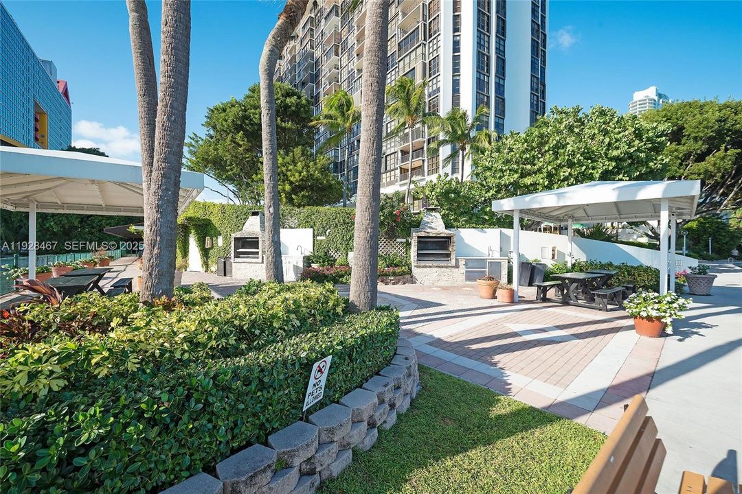 待售: $429,000 (1 贝兹, 1 浴室, 868 平方英尺)