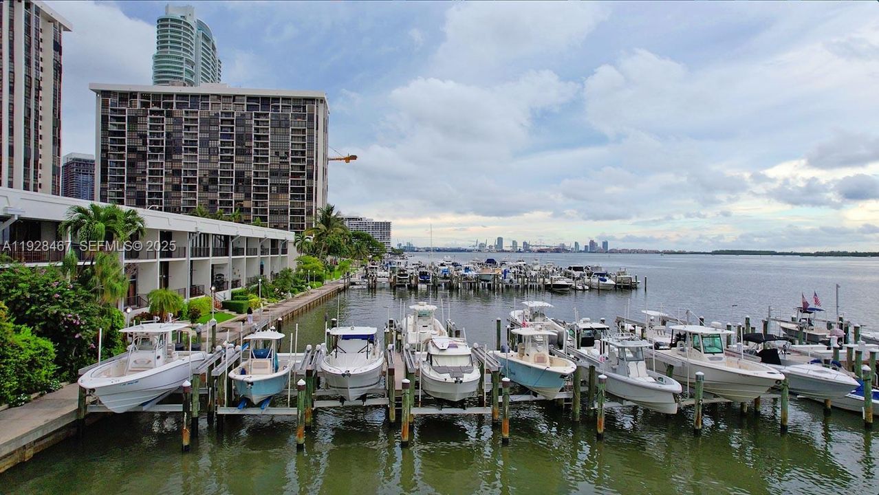 待售: $429,000 (1 贝兹, 1 浴室, 868 平方英尺)