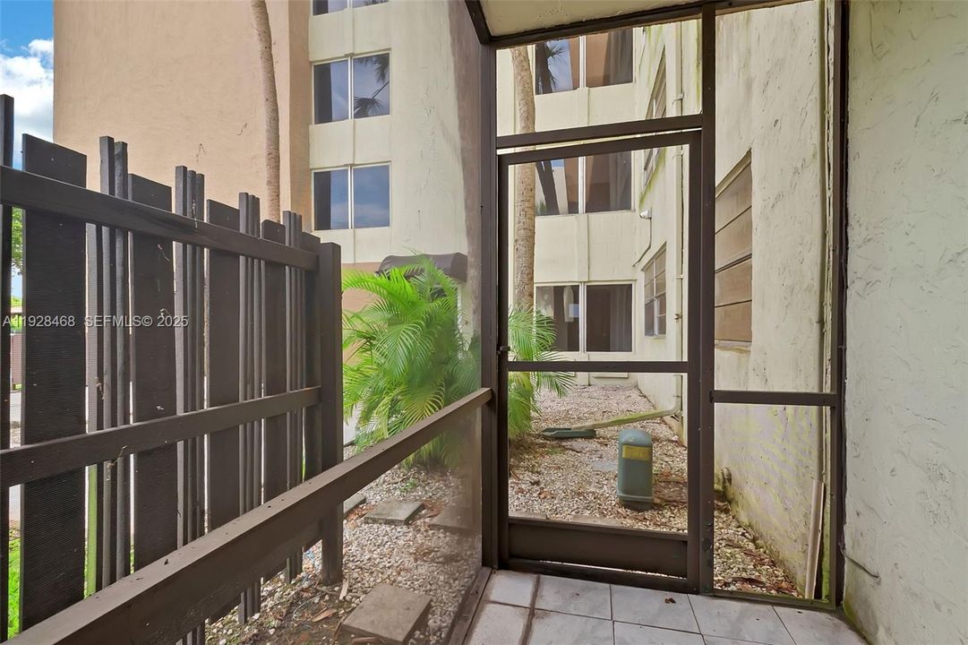 For Rent: $2,400 (2 beds, 2 baths, 1020 Square Feet)