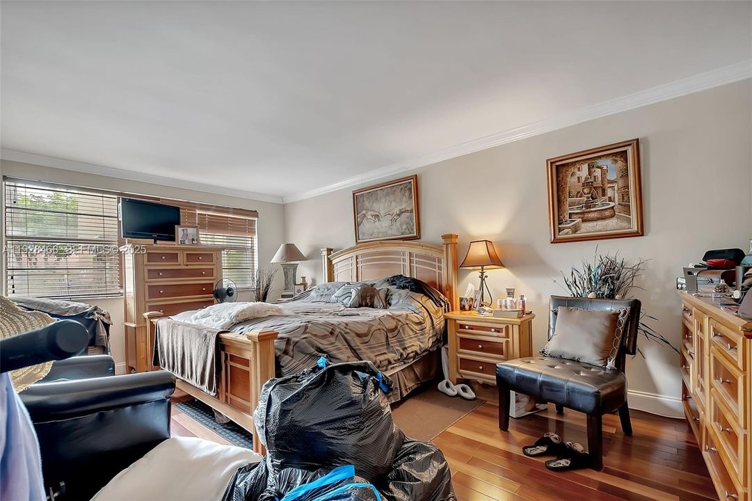 For Rent: $2,400 (2 beds, 2 baths, 1020 Square Feet)