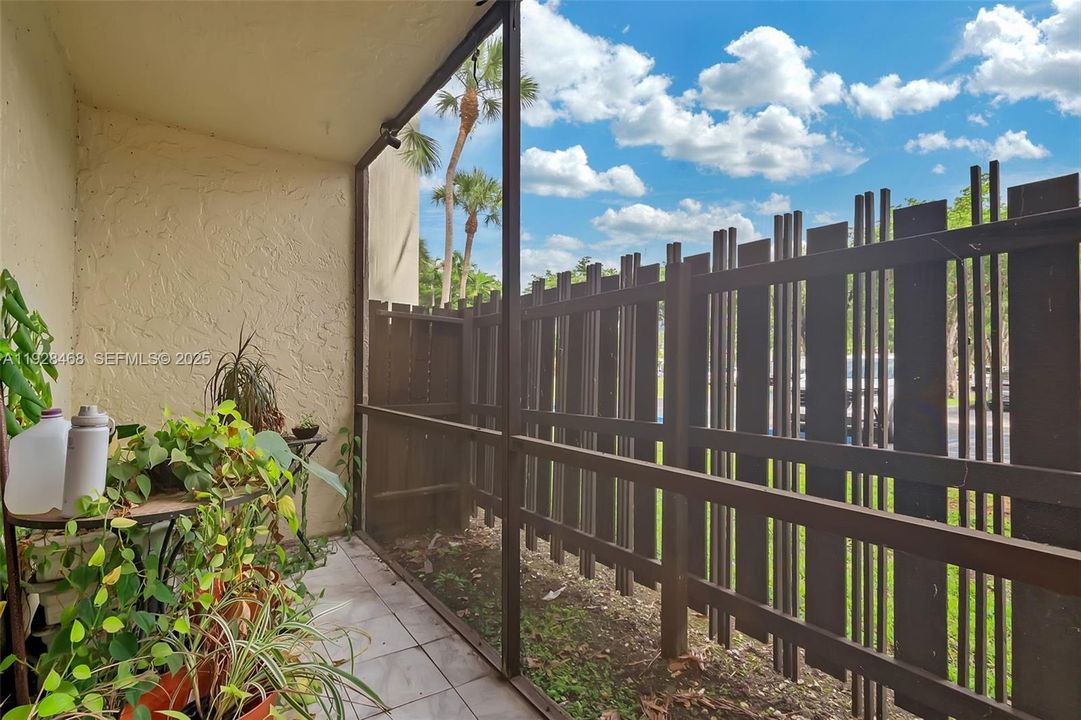 For Rent: $2,400 (2 beds, 2 baths, 1020 Square Feet)