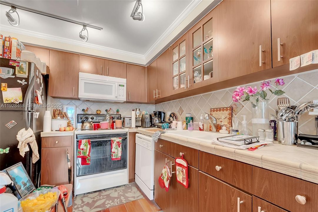 For Rent: $2,400 (2 beds, 2 baths, 1020 Square Feet)