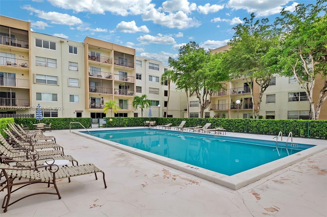 For Rent: $2,400 (2 beds, 2 baths, 1020 Square Feet)