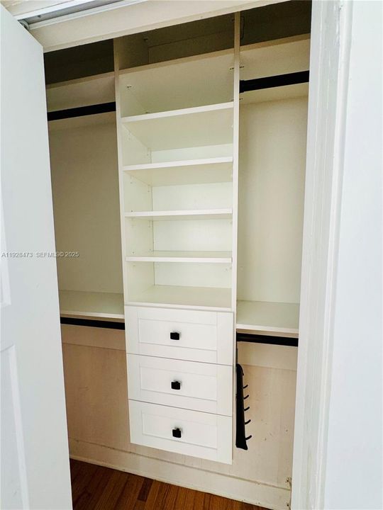 Custom California closets for the bedroom