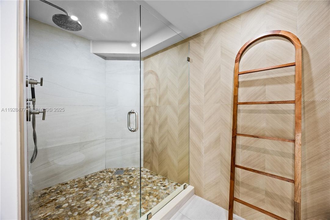 待售: $779,000 (2 贝兹, 2 浴室, 1567 平方英尺)