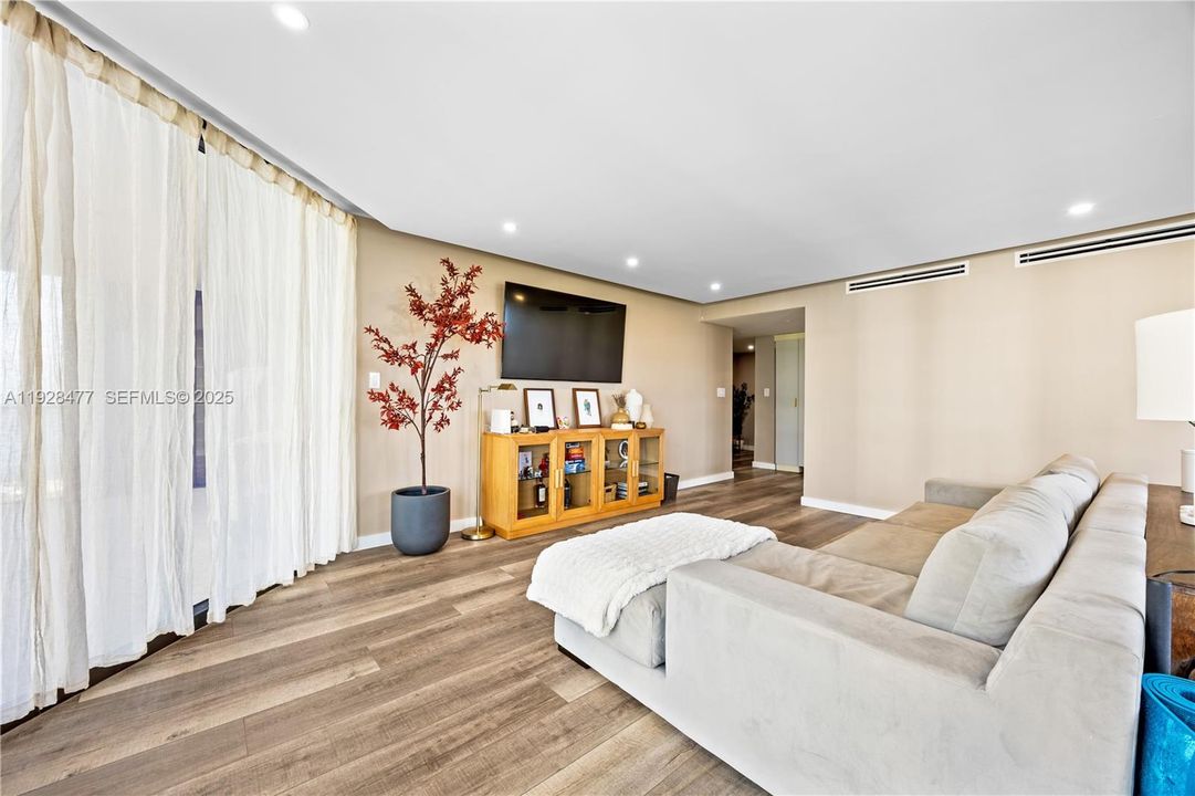 待售: $779,000 (2 贝兹, 2 浴室, 1567 平方英尺)