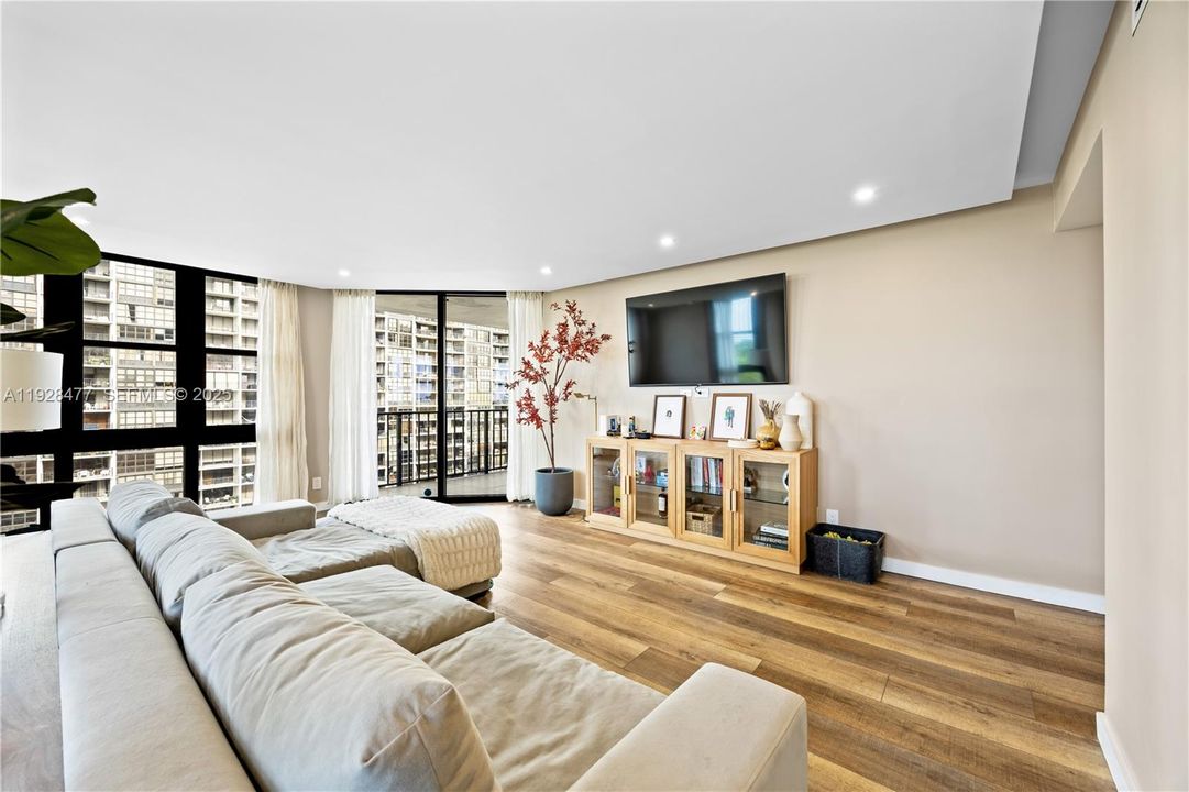 待售: $779,000 (2 贝兹, 2 浴室, 1567 平方英尺)