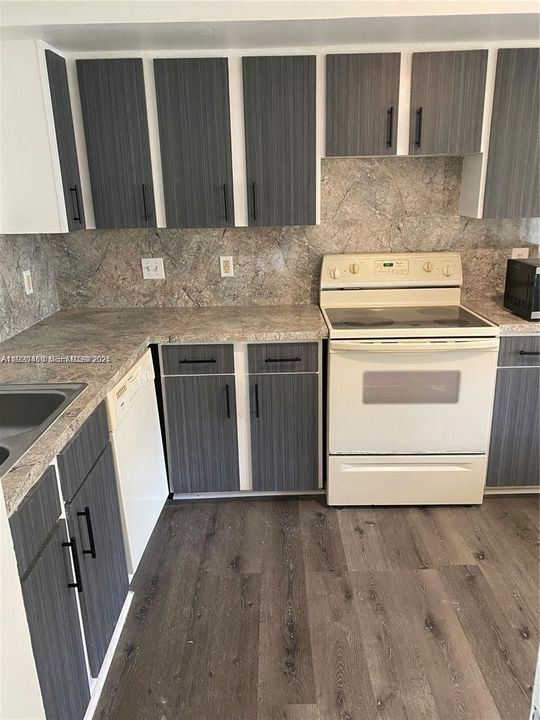 待售: $299,000 (2 贝兹, 2 浴室, 1177 平方英尺)