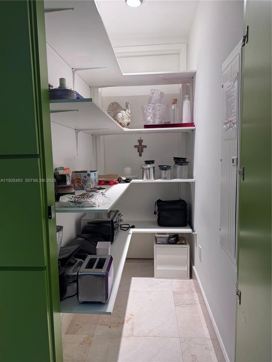 For Sale: $1,750,000 (3 beds, 3 baths, 1979 Square Feet)