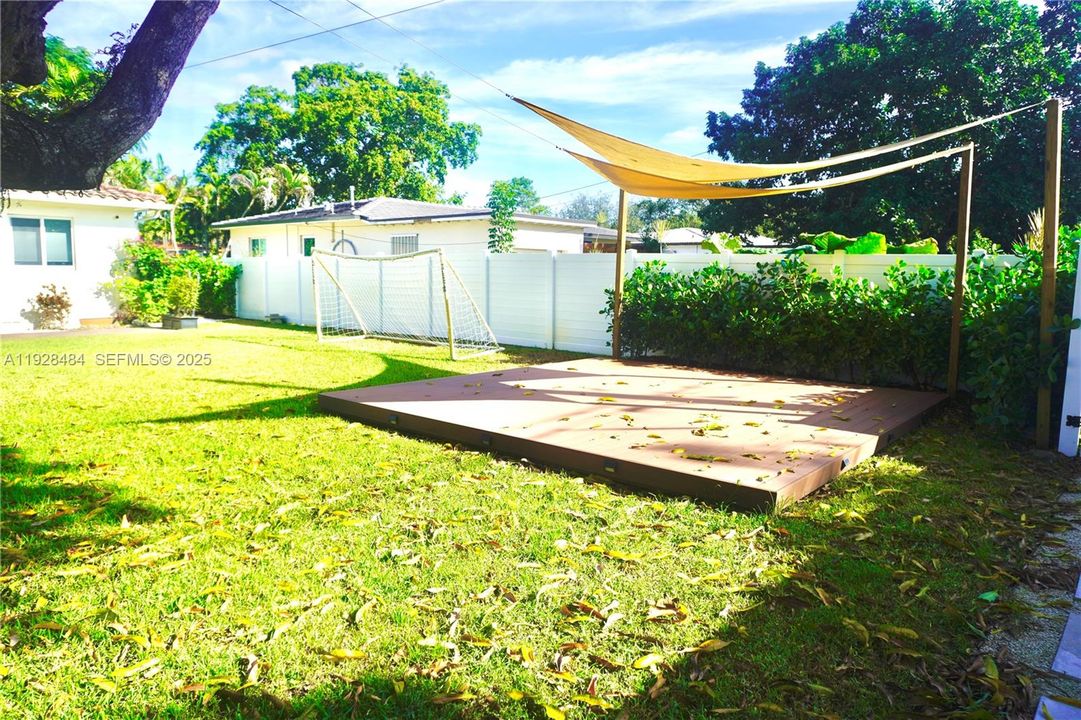 出租: $6,200 (3 贝兹, 2 浴室, 1347 平方英尺)