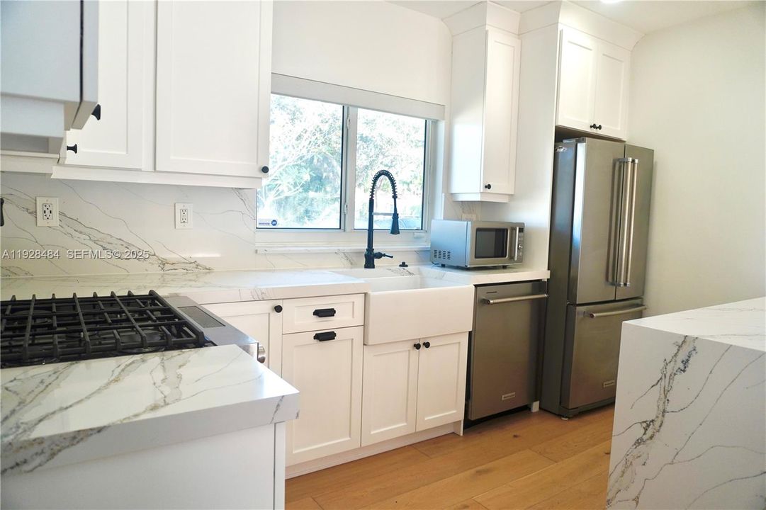 出租: $6,200 (3 贝兹, 2 浴室, 1347 平方英尺)