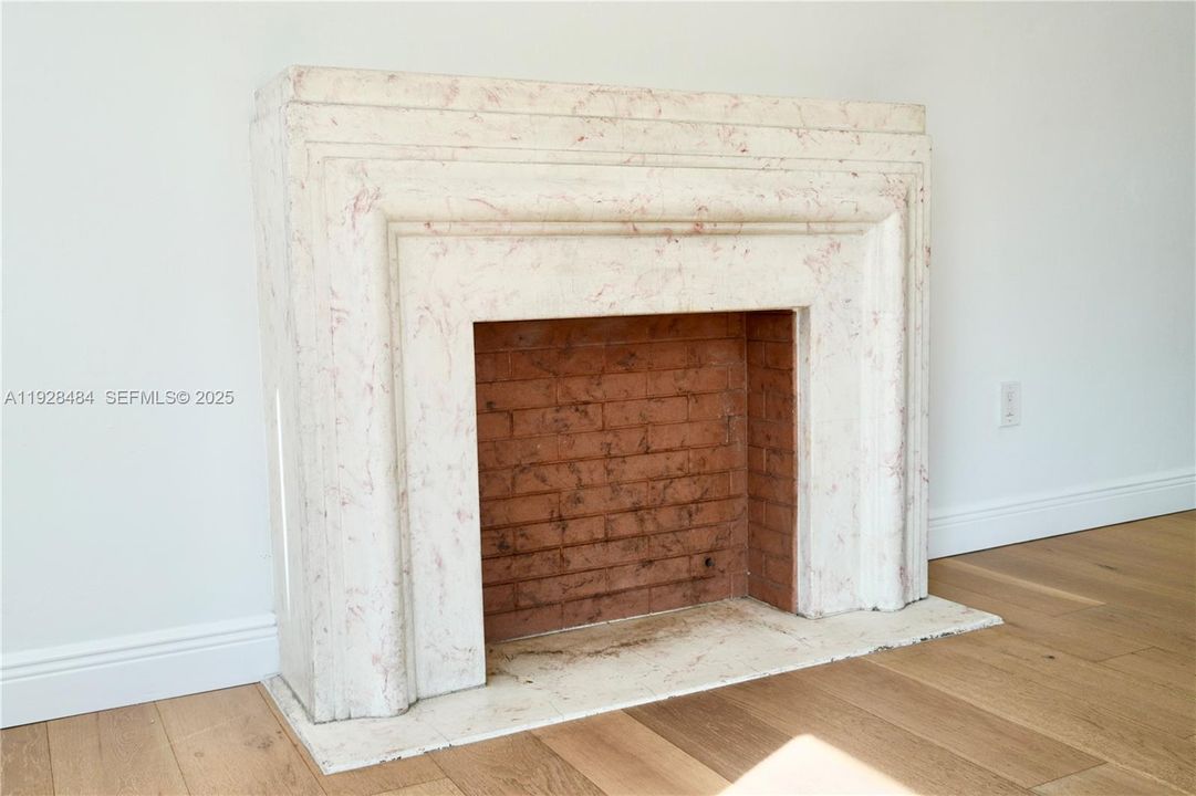 出租: $6,200 (3 贝兹, 2 浴室, 1347 平方英尺)