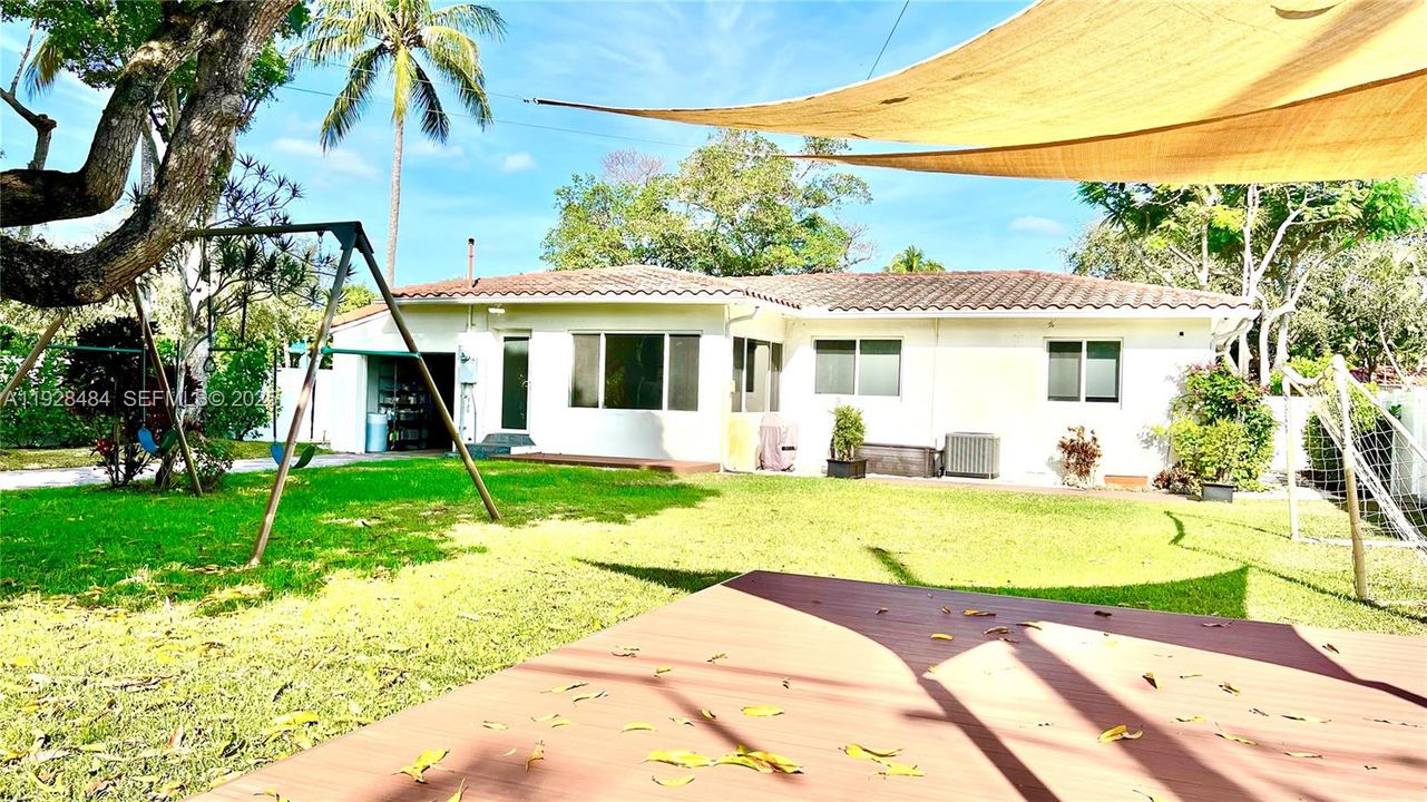 出租: $6,200 (3 贝兹, 2 浴室, 1347 平方英尺)