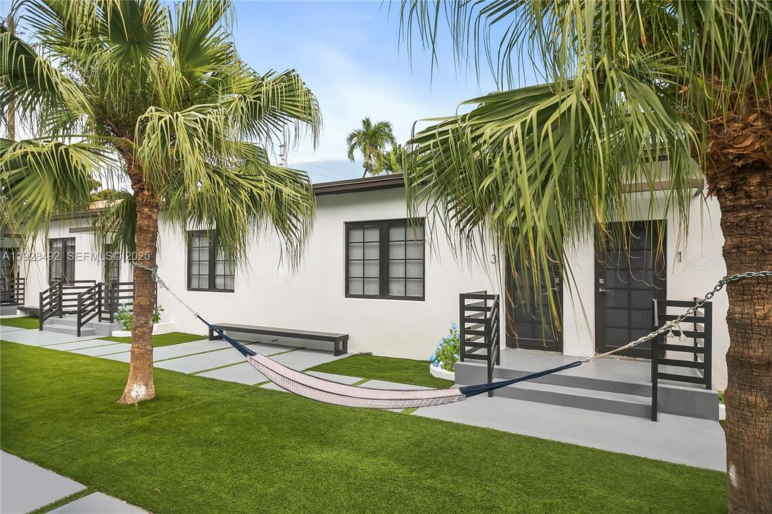 Central Courtyard - Hammock