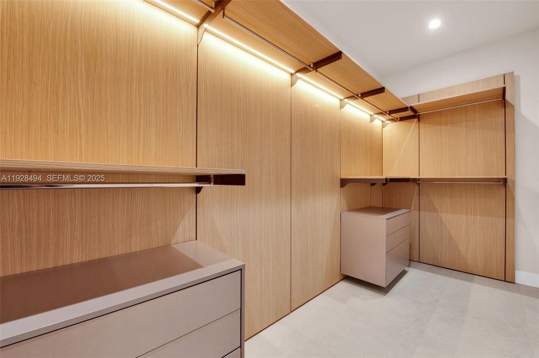 For Rent: $9,250 (3 beds, 3 baths, 0 Square Feet)