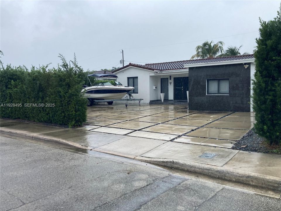 For Rent: $7,000 (4 beds, 4 baths, 2492 Square Feet)