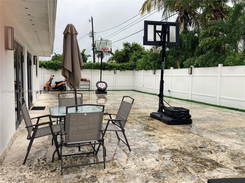 For Rent: $7,000 (4 beds, 4 baths, 2492 Square Feet)