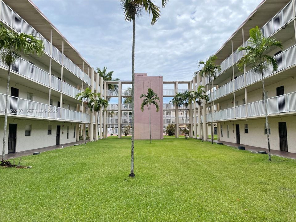 For Sale: $134,500 (2 beds, 2 baths, 959 Square Feet)