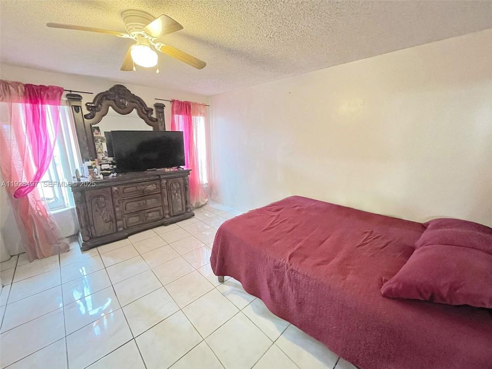 For Sale: $134,500 (2 beds, 2 baths, 959 Square Feet)