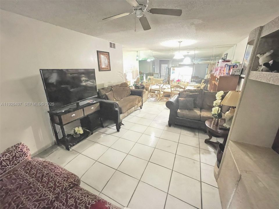 For Sale: $134,500 (2 beds, 2 baths, 959 Square Feet)