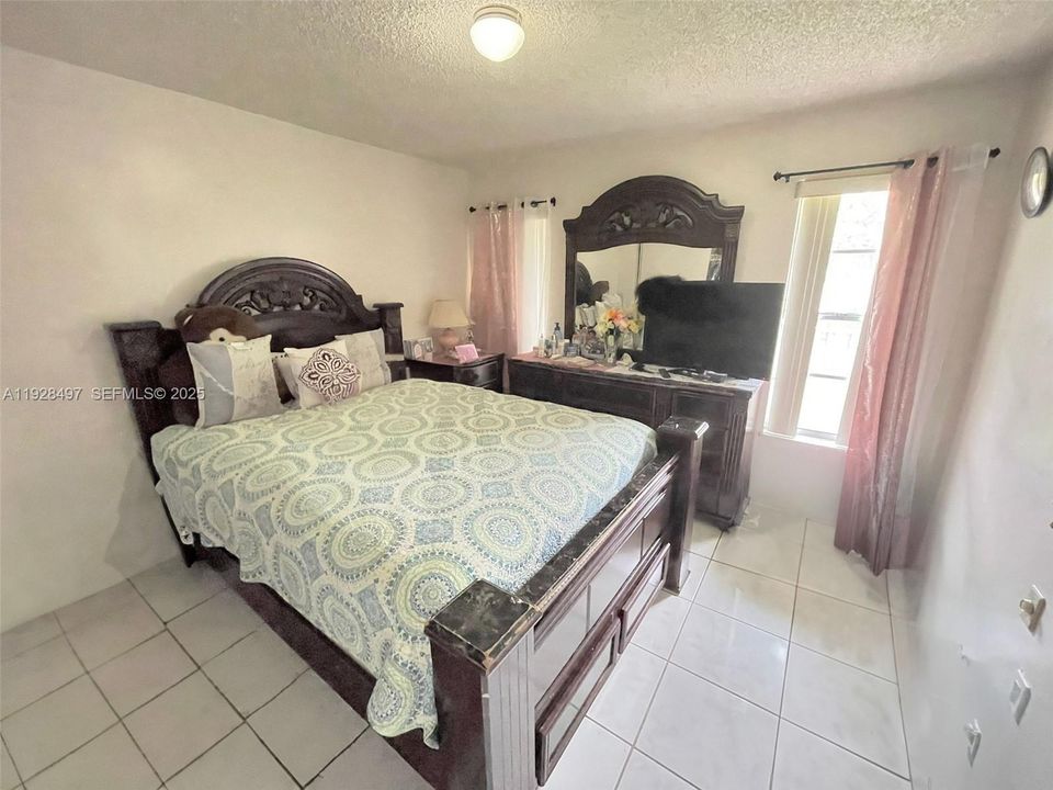 For Sale: $134,500 (2 beds, 2 baths, 959 Square Feet)