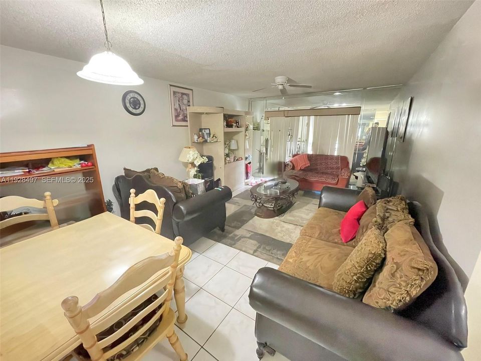 For Sale: $134,500 (2 beds, 2 baths, 959 Square Feet)