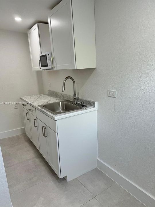 For Rent: $1,400 (1 beds, 1 baths, 2571 Square Feet)