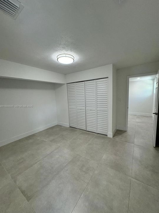 For Rent: $1,400 (1 beds, 1 baths, 2571 Square Feet)