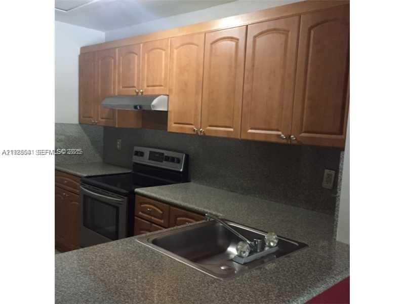 В аренду: $2,200 (2 спален, 2 ванн, 750 Квадратных фут)