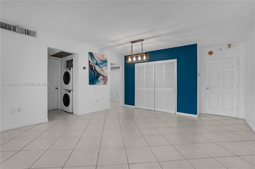 For Rent: $2,650 (1 beds, 1 baths, 950 Square Feet)