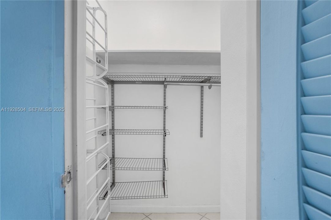 For Rent: $2,650 (1 beds, 1 baths, 950 Square Feet)