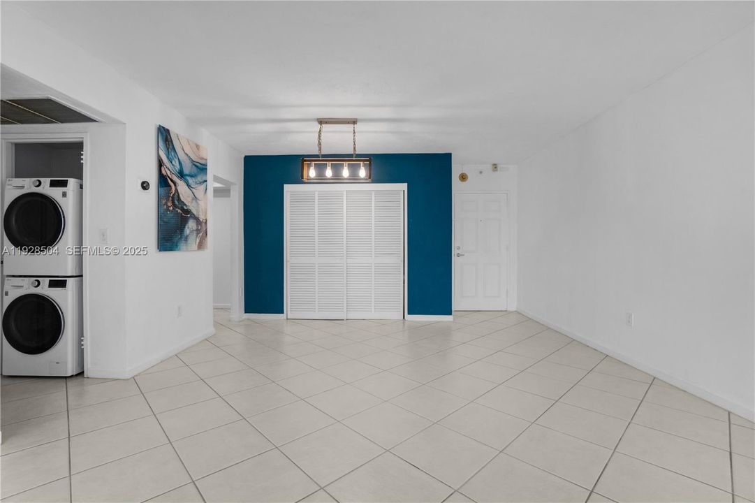 For Rent: $2,650 (1 beds, 1 baths, 950 Square Feet)