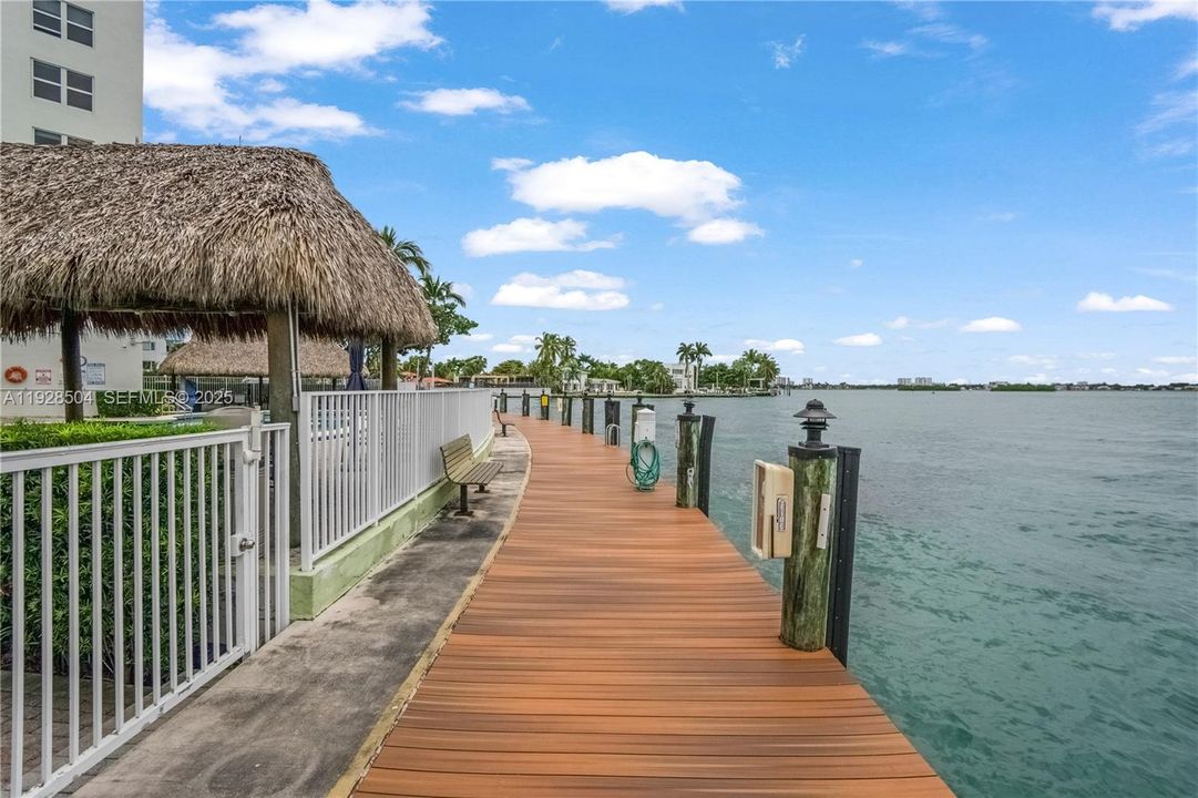 For Rent: $2,650 (1 beds, 1 baths, 950 Square Feet)