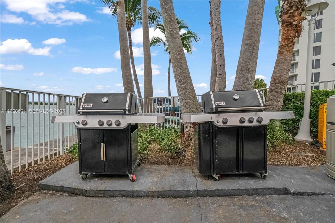 For Rent: $2,650 (1 beds, 1 baths, 950 Square Feet)