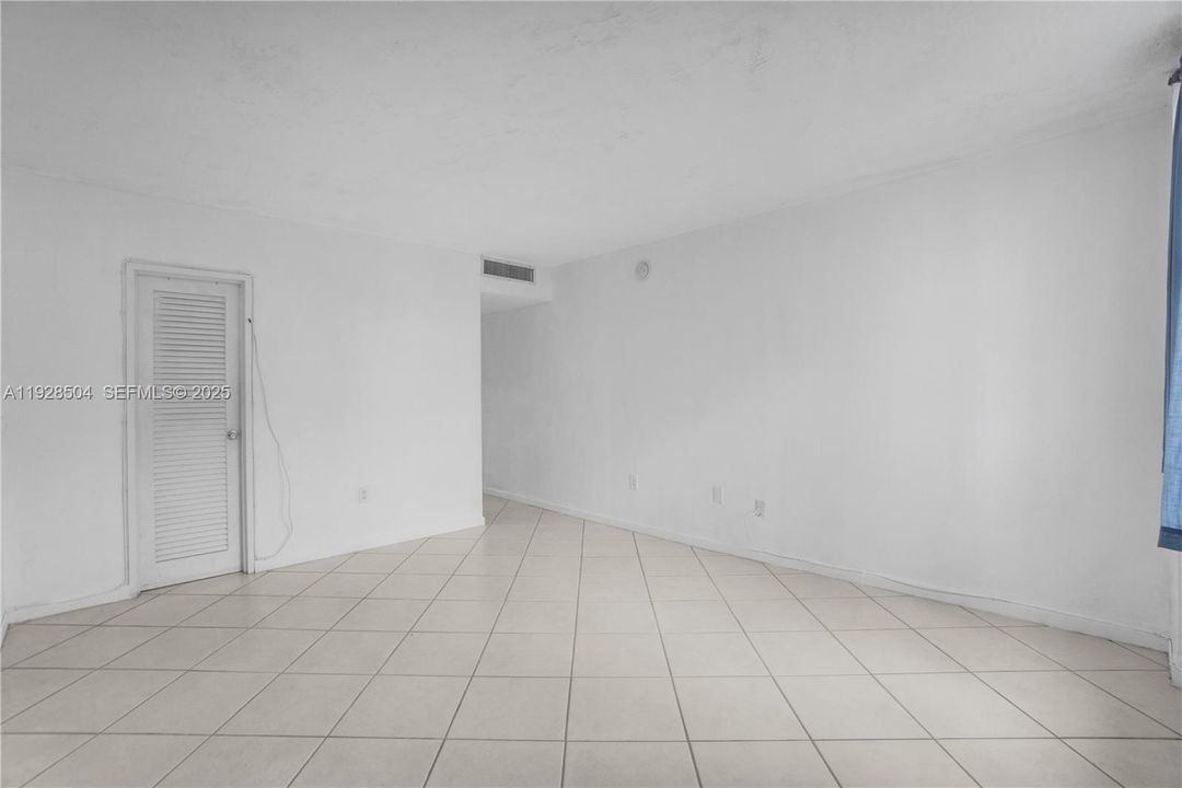 For Rent: $2,650 (1 beds, 1 baths, 950 Square Feet)