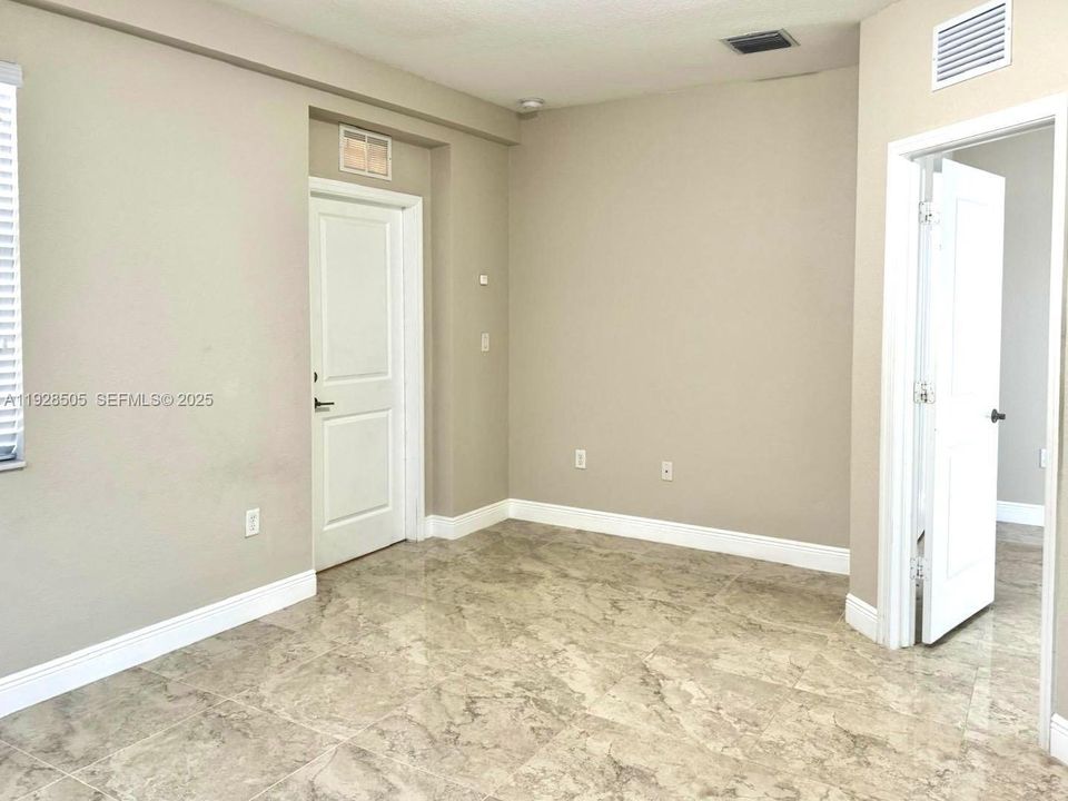 En Venta: $629,900 (4 camas, 3 baños, 2228 Pies cuadrados)