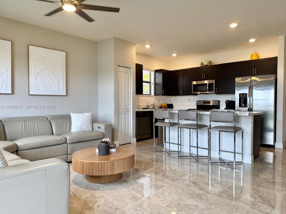 En Venta: $629,900 (4 camas, 3 baños, 2228 Pies cuadrados)